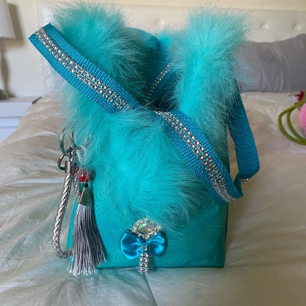 Pets carrier, cats/small dogs travel bag. Very unique hands made new